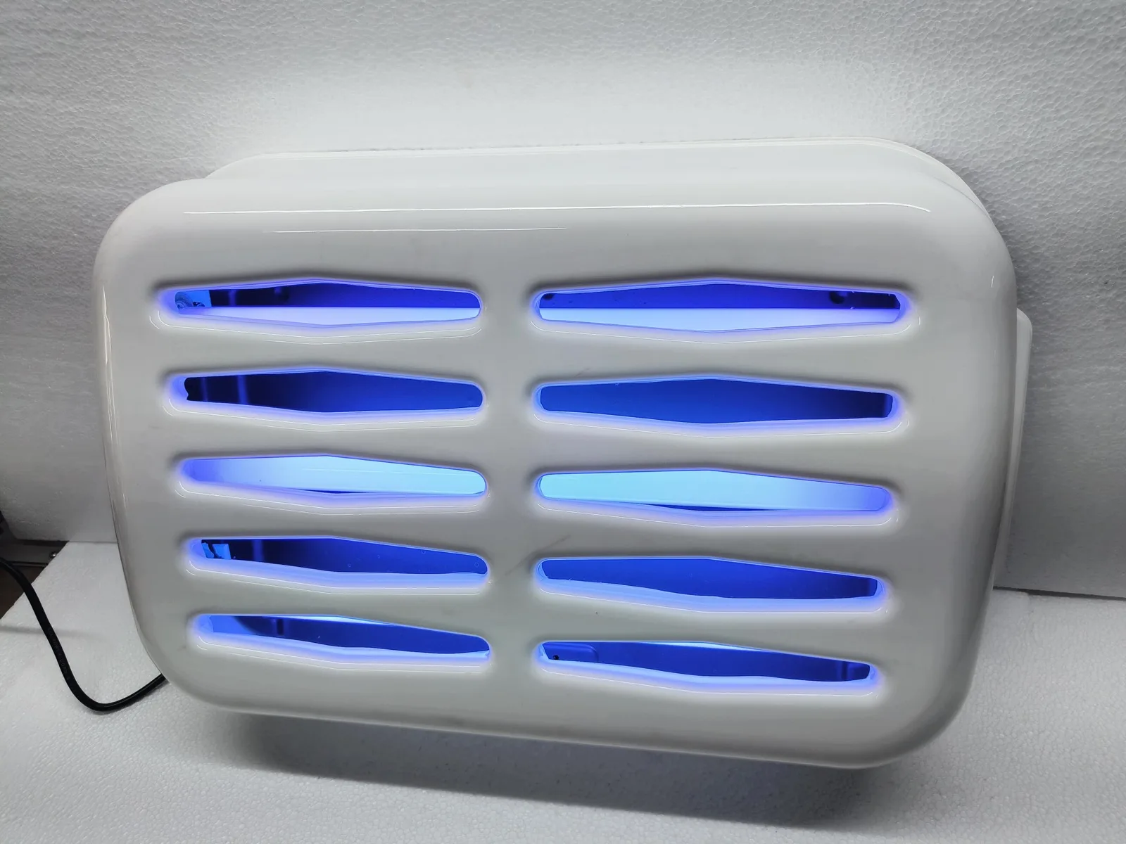 Triple tube glue pad fly catcher, wall mounted with UV tubes lit