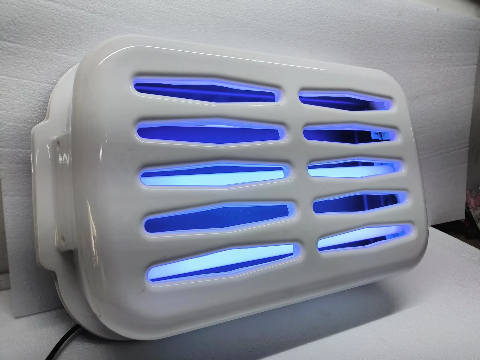 Triple tube glue pad fly catcher, wall mounted with UV tubes lit