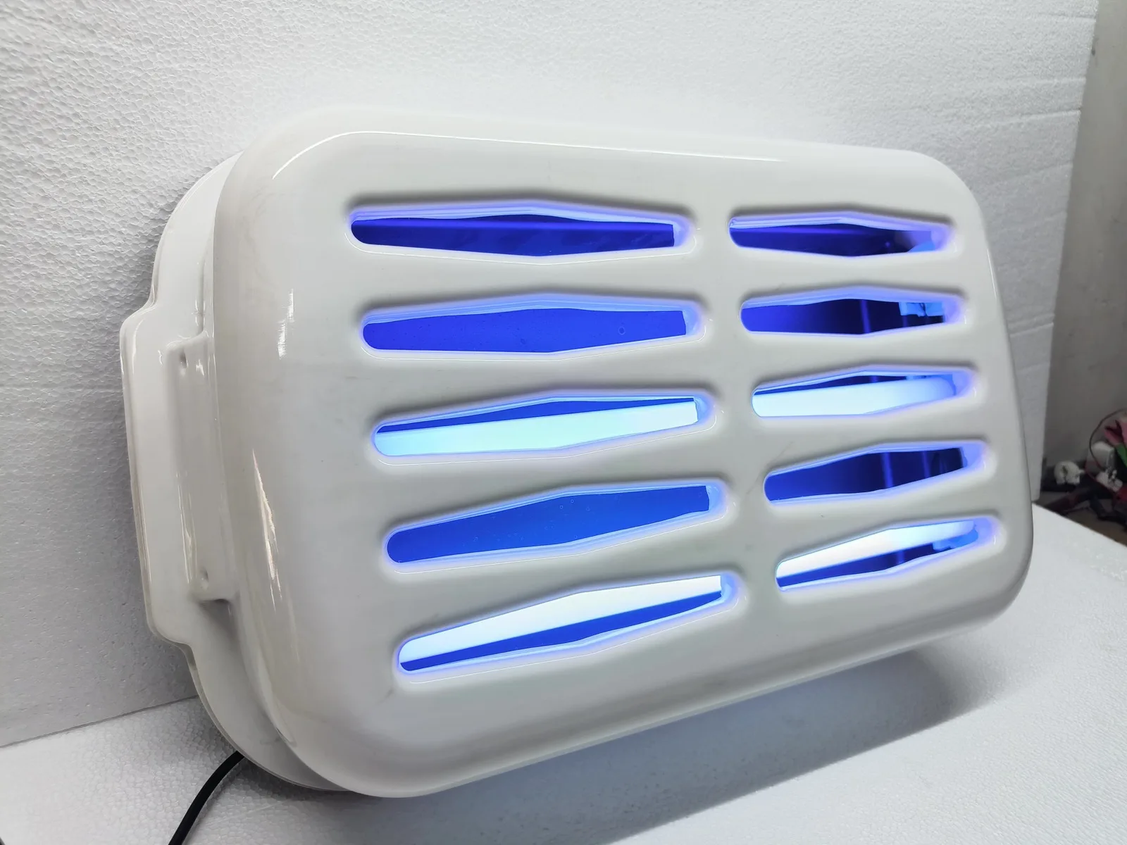 Triple tube glue pad fly catcher, wall mounted with UV tubes lit